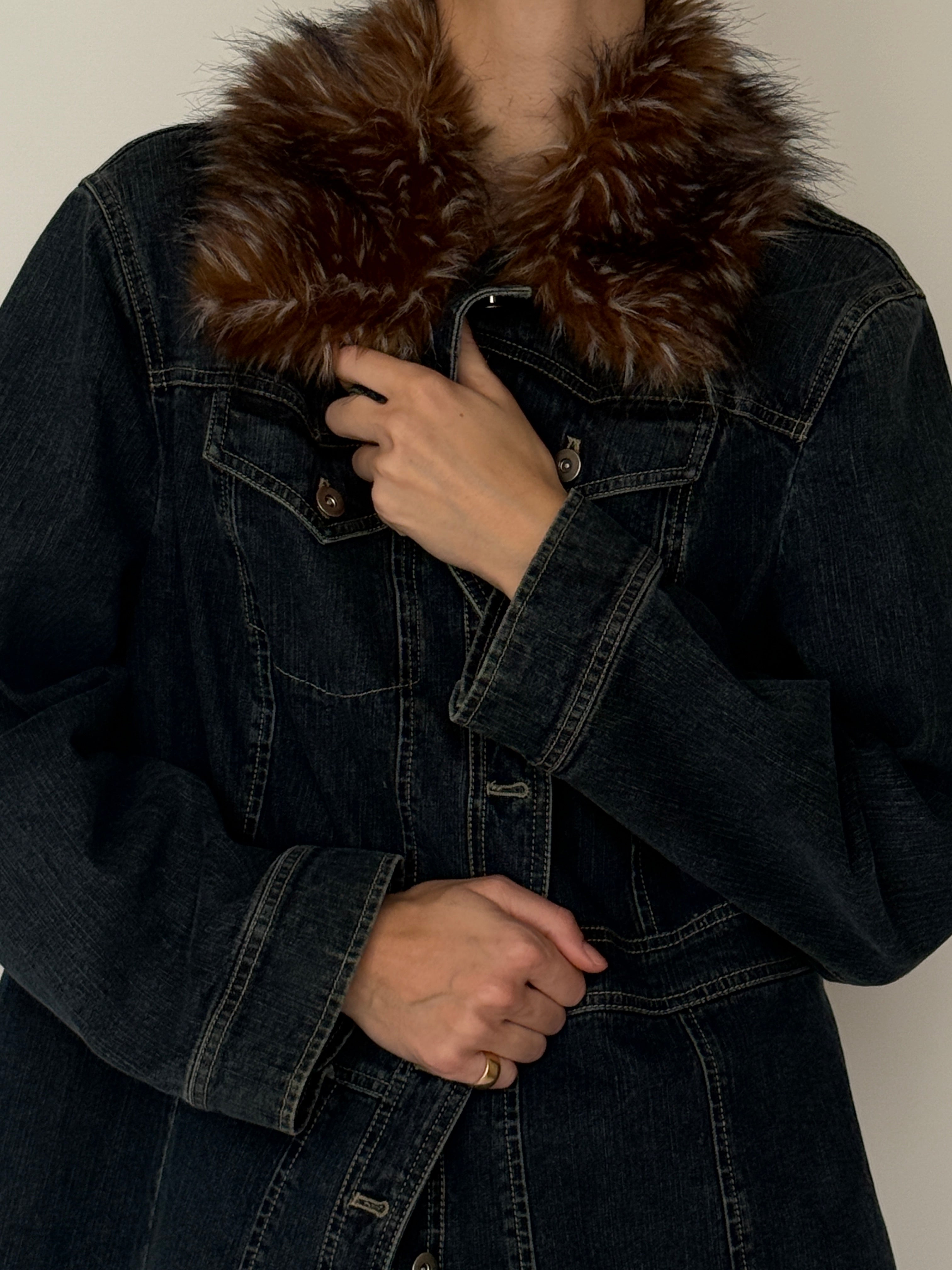 Vintage blue denim jacket fur collar detail