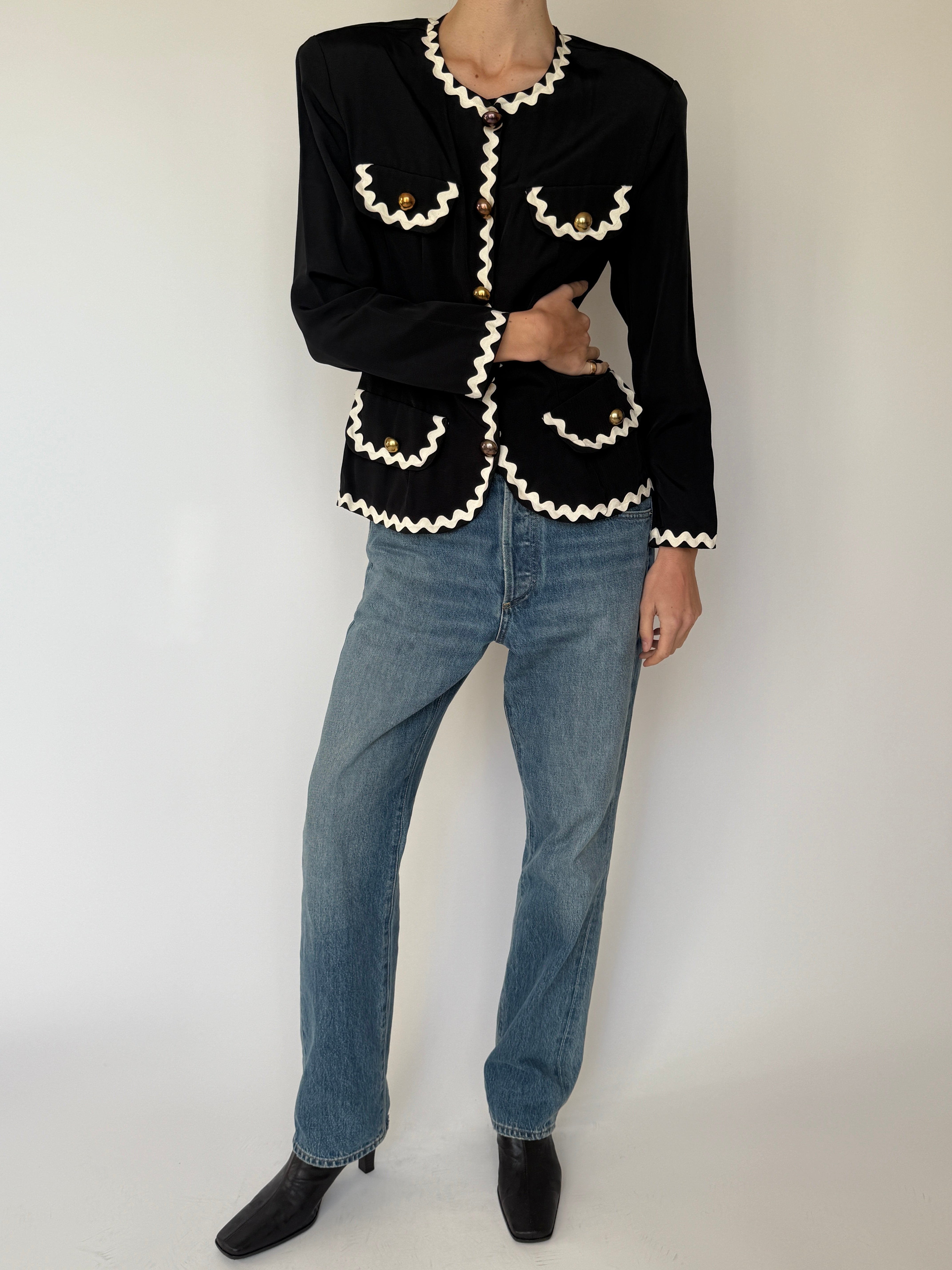 Vintage Black Blazer with Contrast Trim 7018