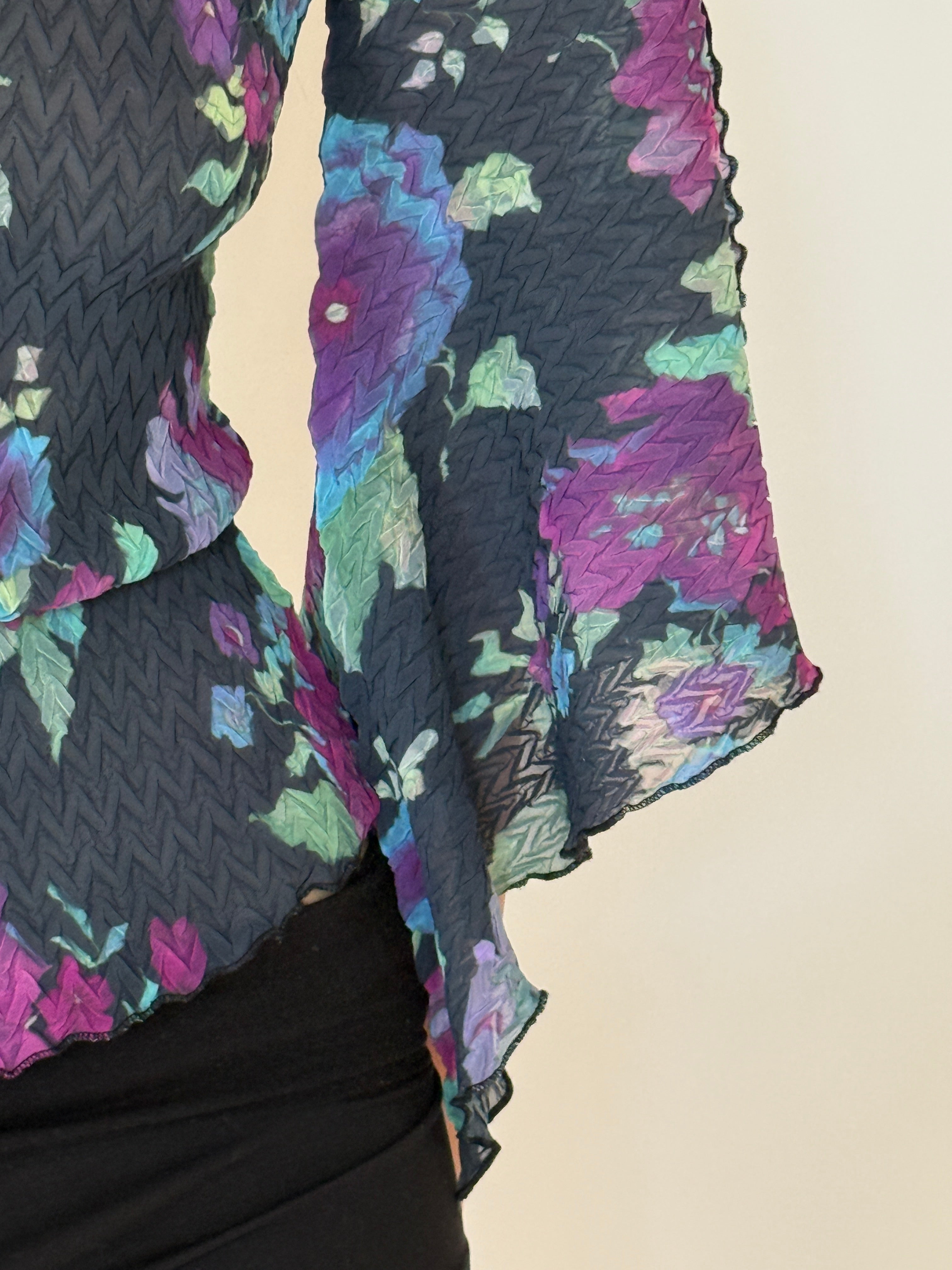 Vintage flowing bell sleeve detail