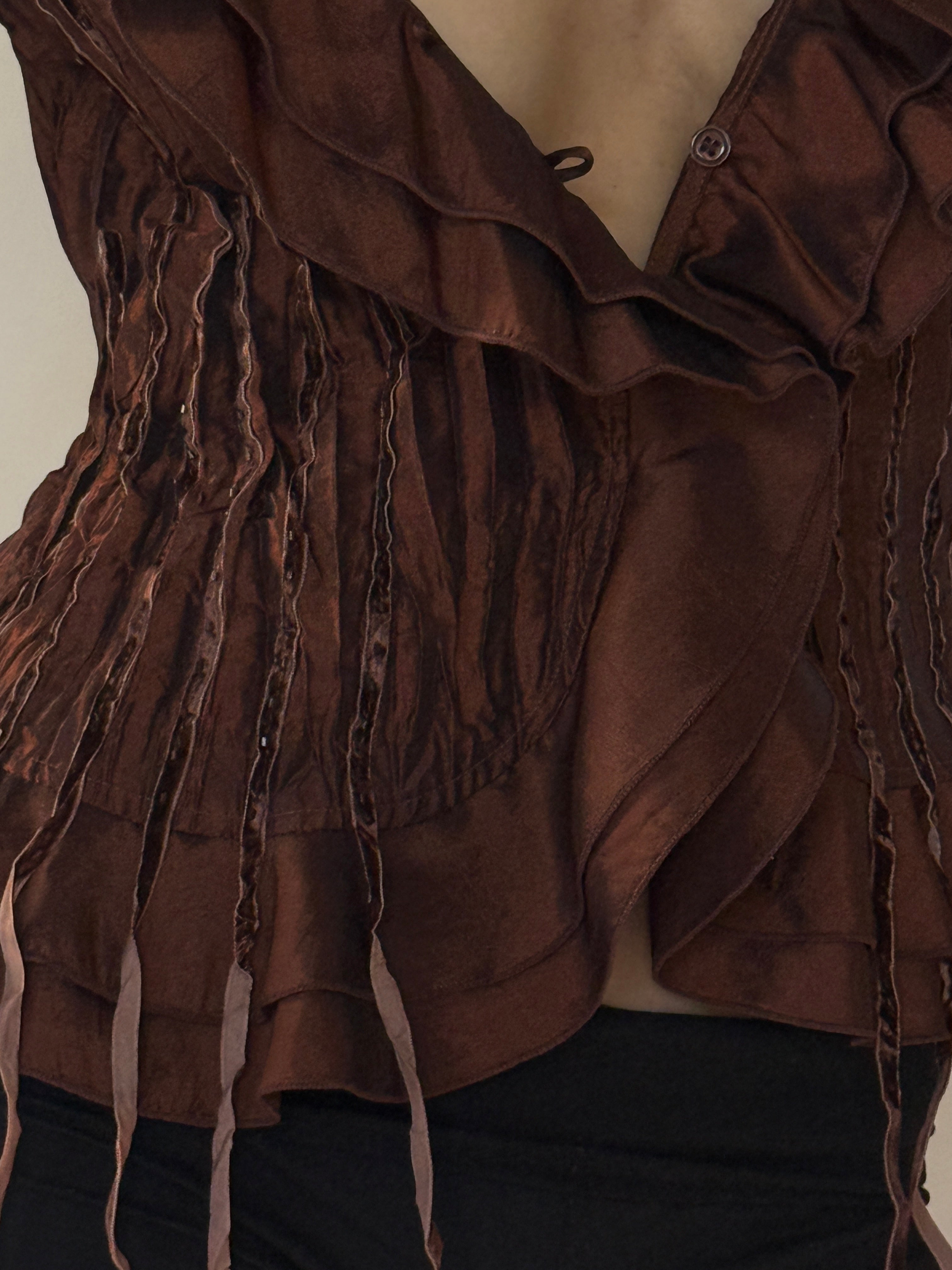 Vintage peplum hem and ribbon trim detail