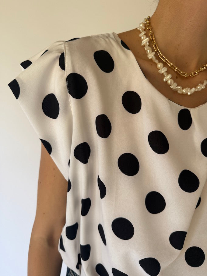 Vintage sleeveless blouse with bold polka-dot print 6166