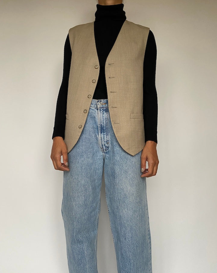 VINTAGE BEIGE SLIGHTLY OVERSIZED VEST 1908