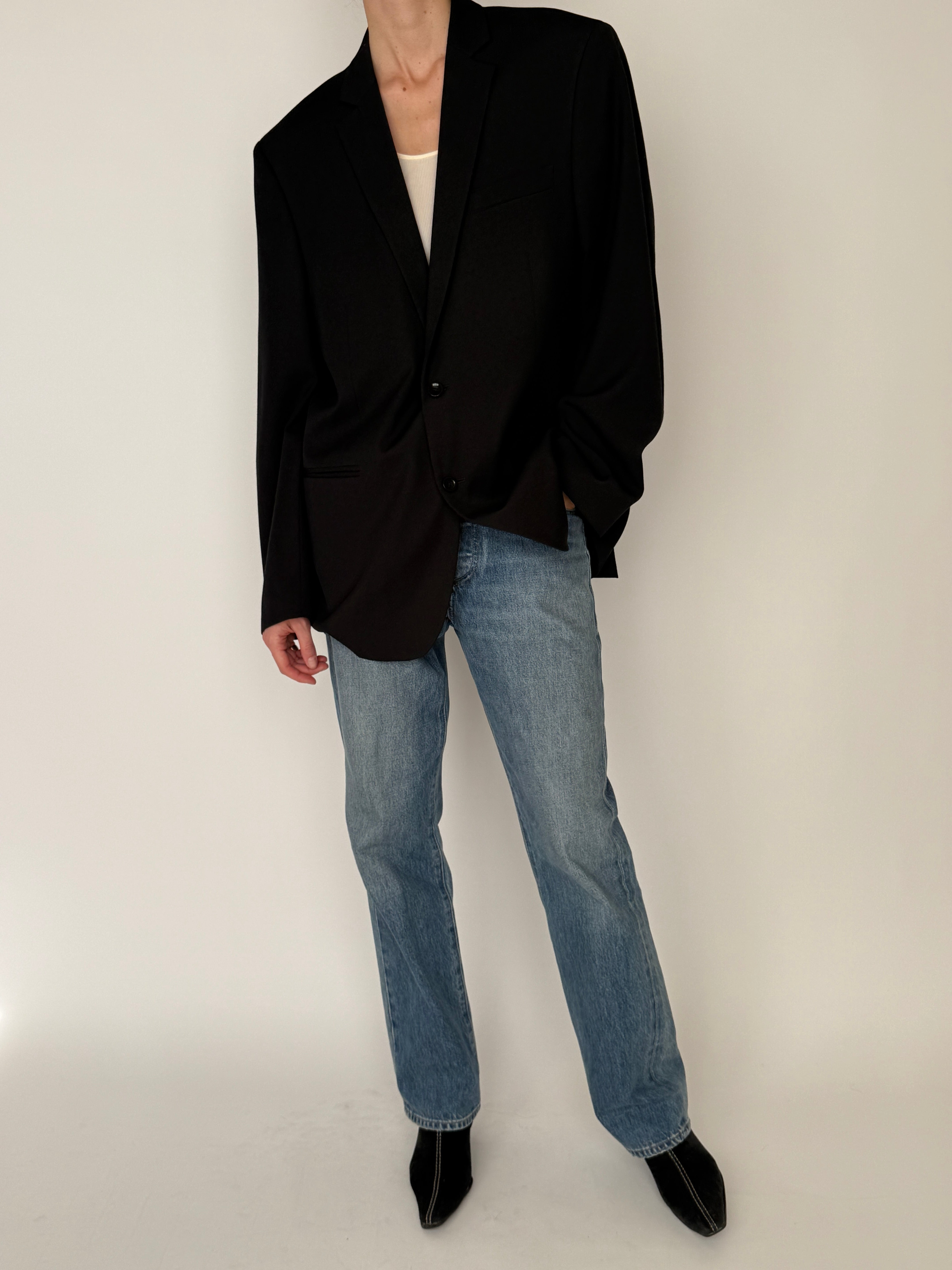 Vintage black single-breasted blazer front view