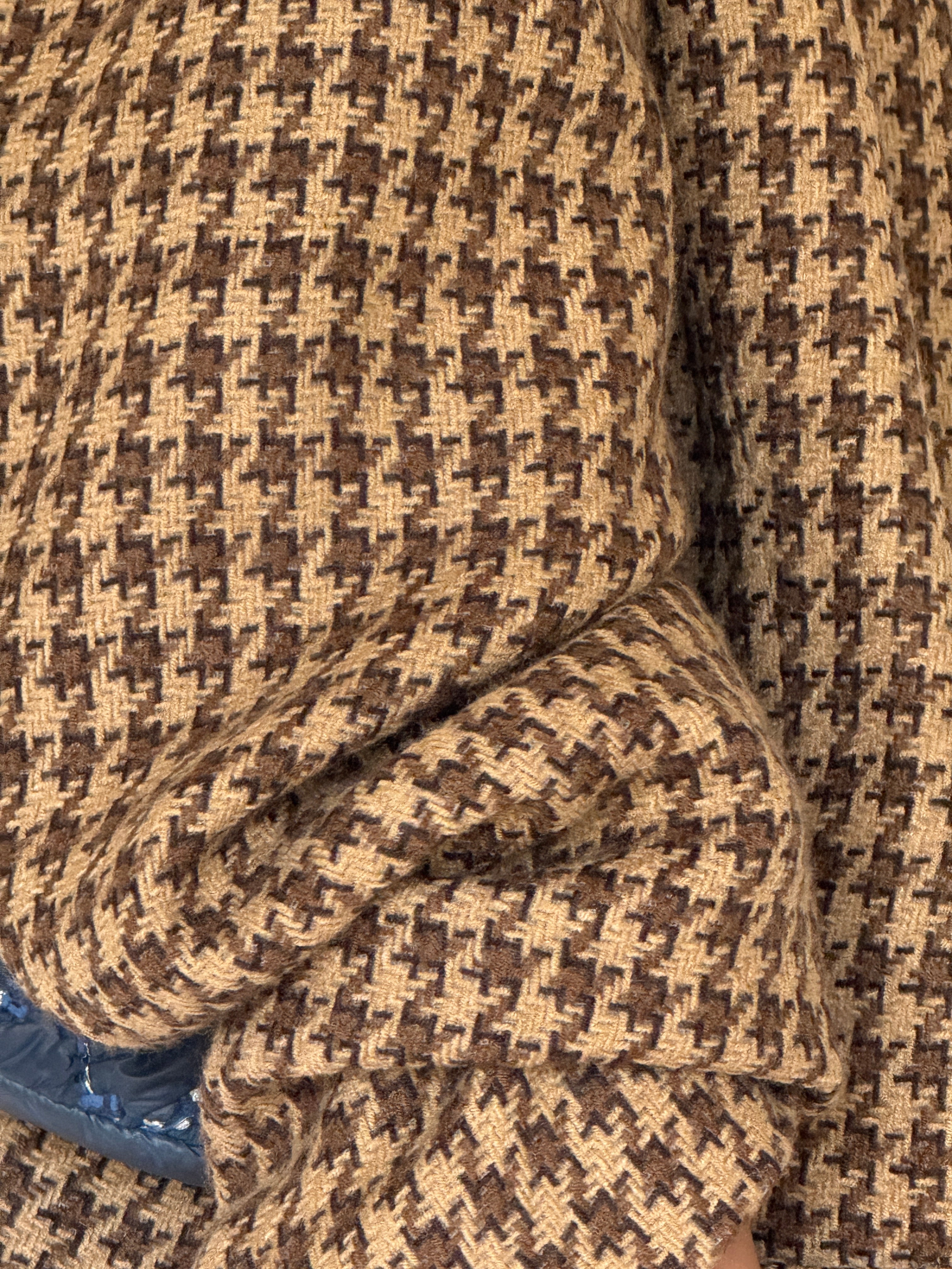 Vintage brown houndstooth wool blend blazer close-up of front buttons