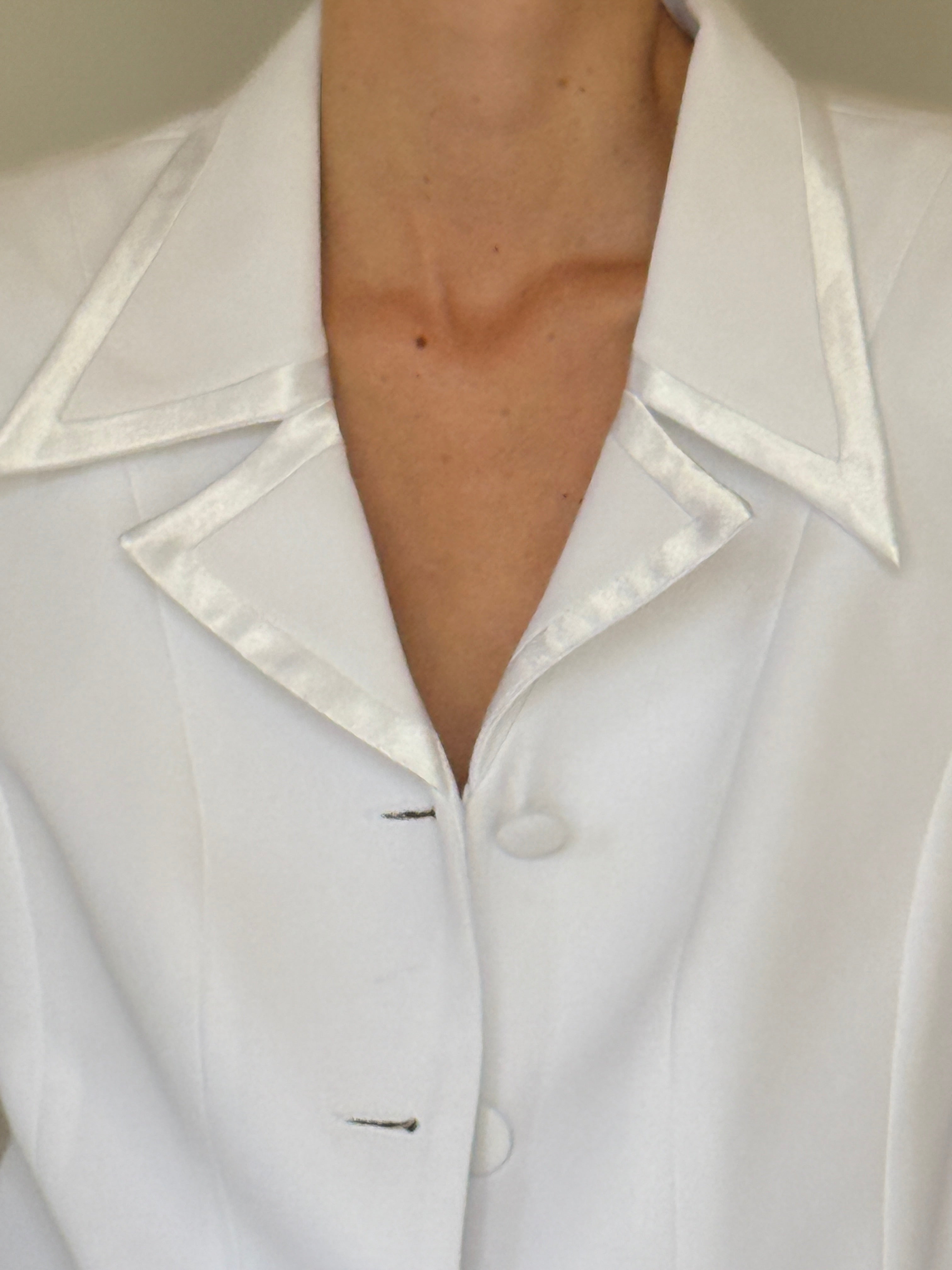Vintage tailored silhouette detail