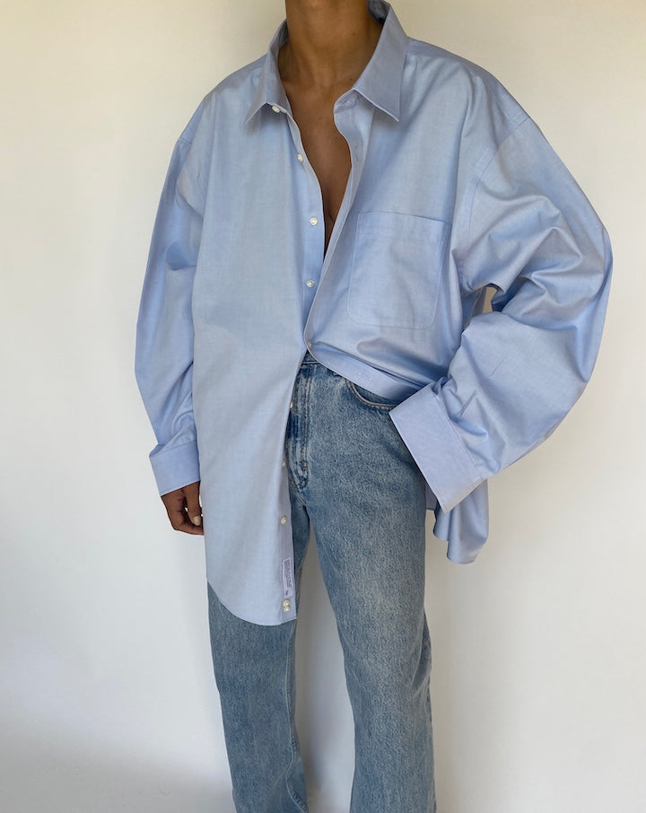 VINTAGE OVERSIZED LIGHT BLUE BUTTON DOWN SHIRT 3173