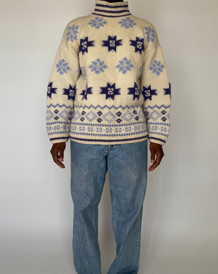 VINTAGE OFF WHITE SWEATER WITH SNOW FLAKES 1984