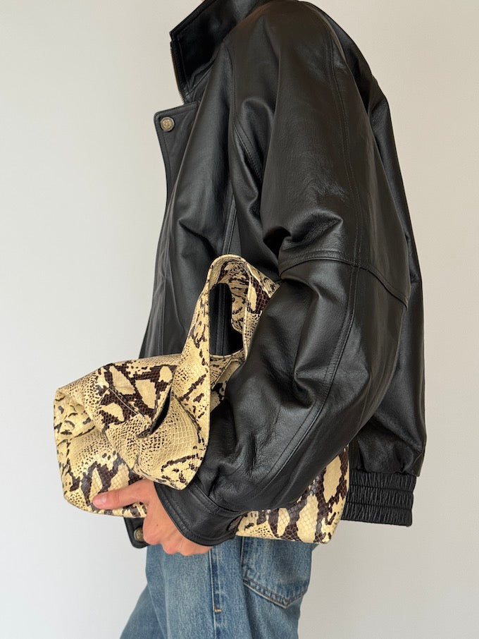 Vintage Bomber-Like Leather Jacket Black 6523