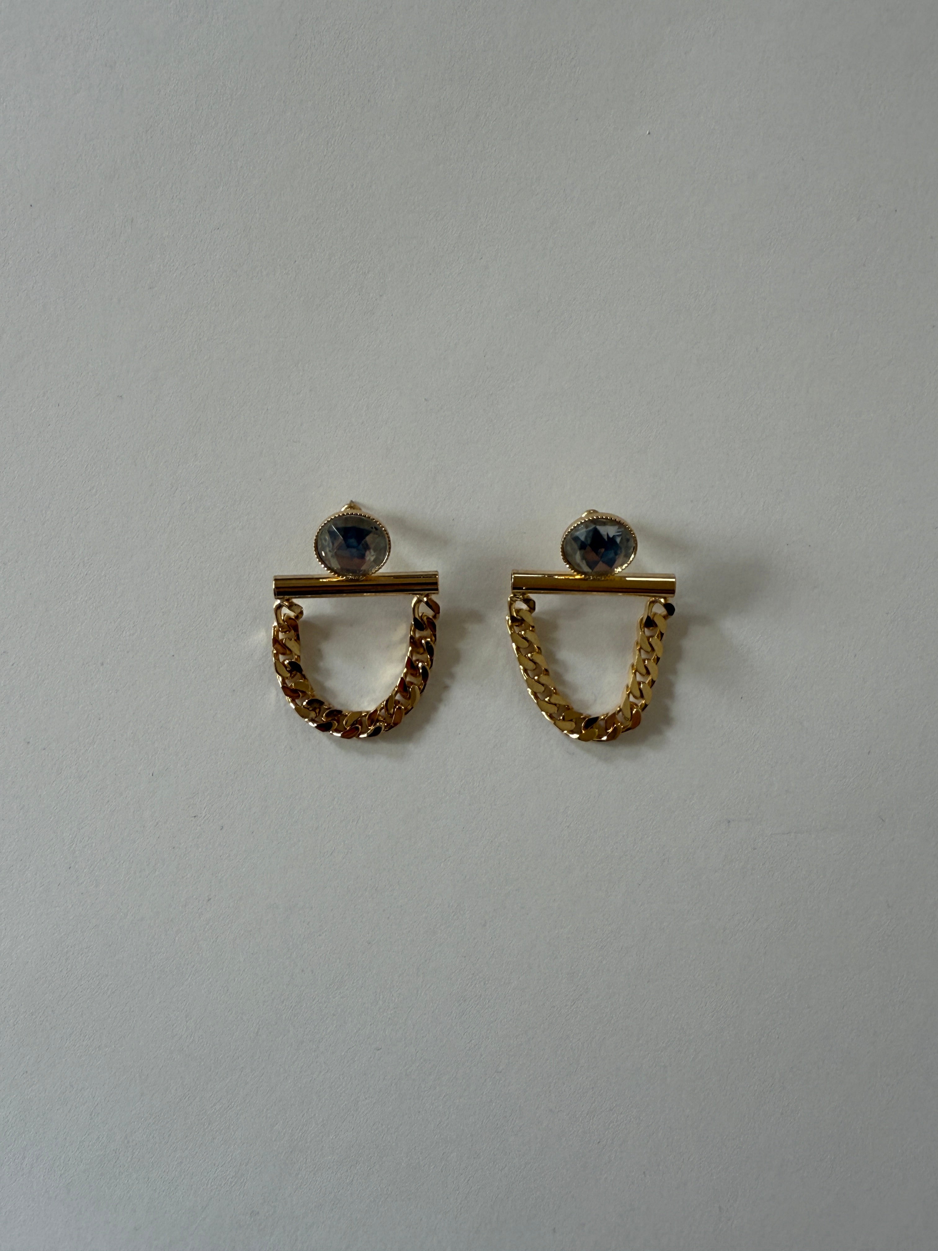 Vintage gold tone earrings with chunky chain detail