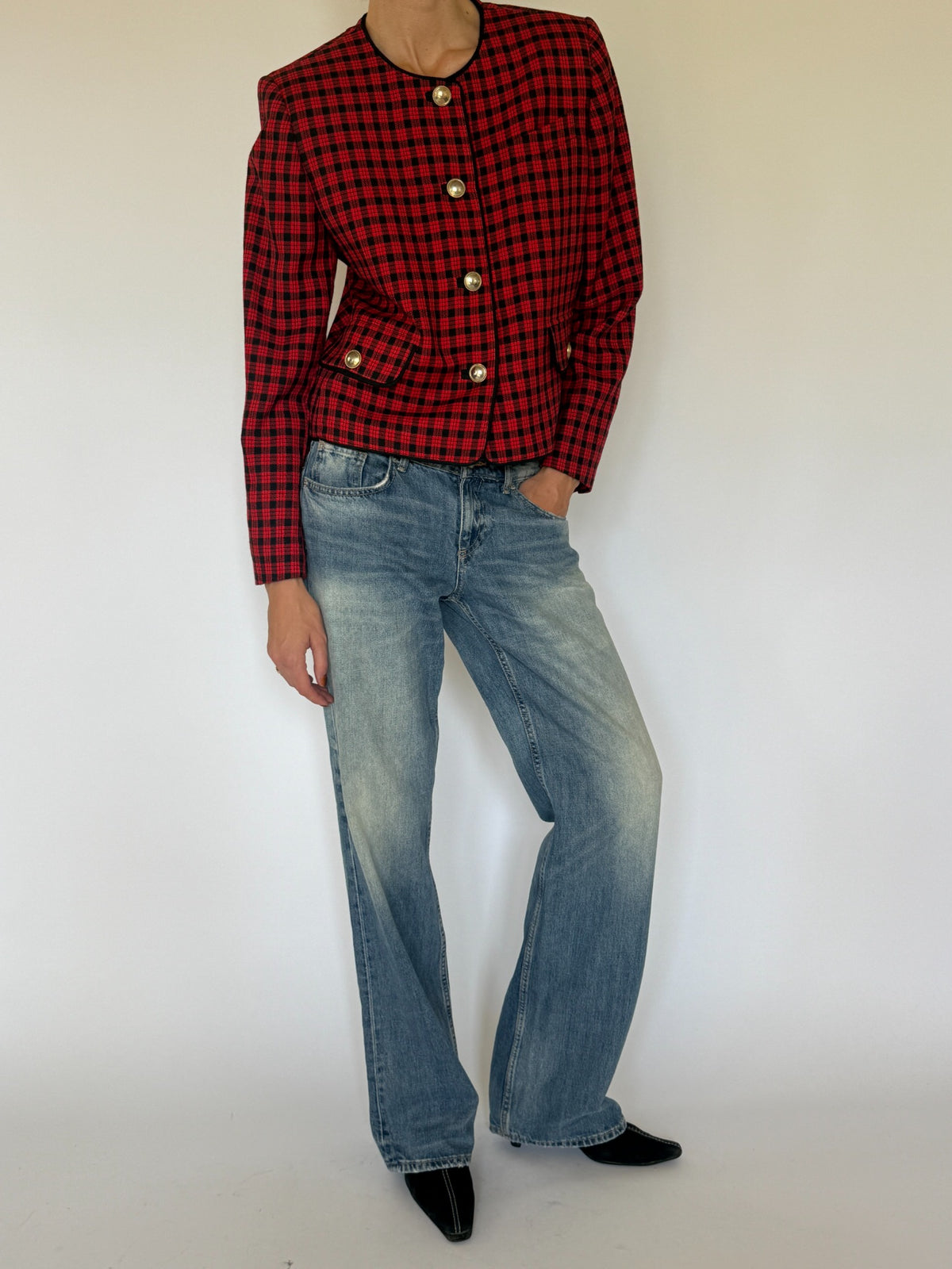 Vintage plaid blazer red and black cuff button detail