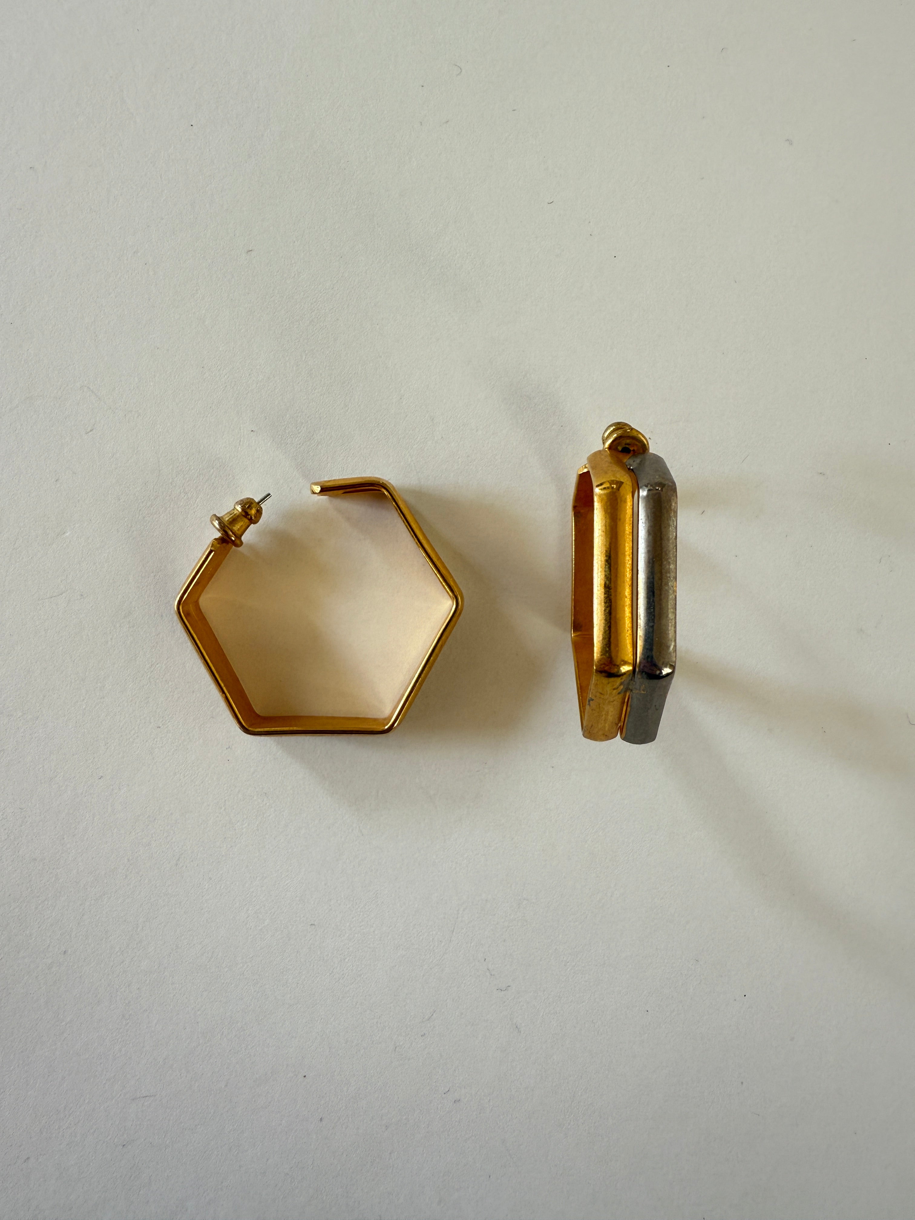 Vintage gold-tone geometric hoop earrings side profile