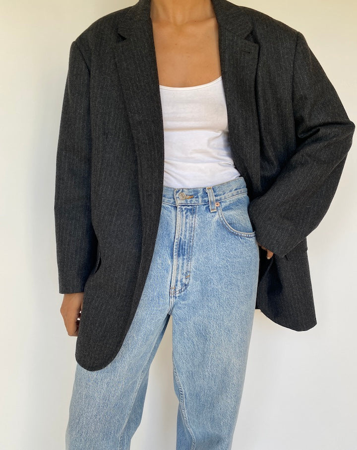 VINTAGE OVERSIZED DARK GREY PINSTRIPED BLAZER 3218