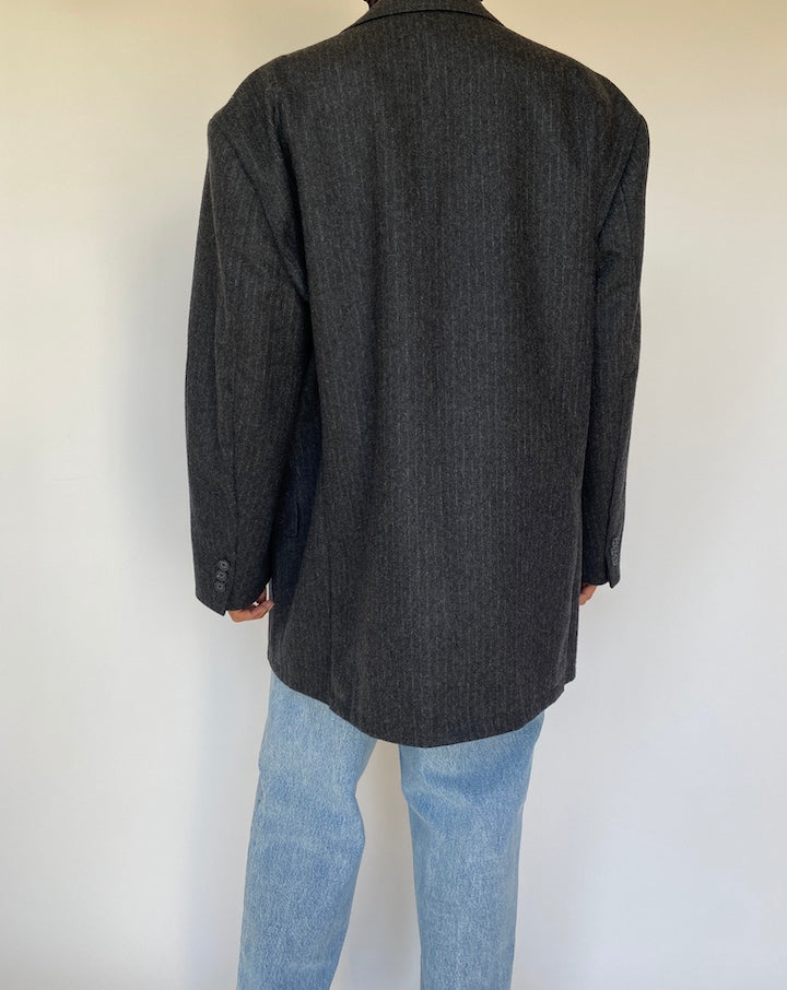 VINTAGE OVERSIZED DARK GREY PINSTRIPED BLAZER 3218