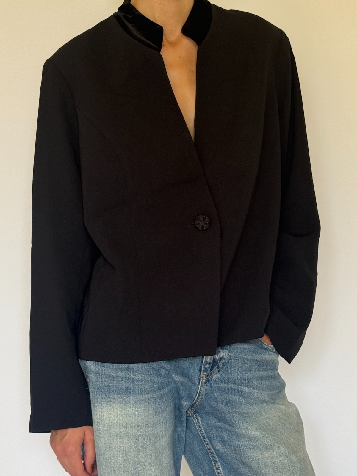 Vintage black blazer velvet collar detail
