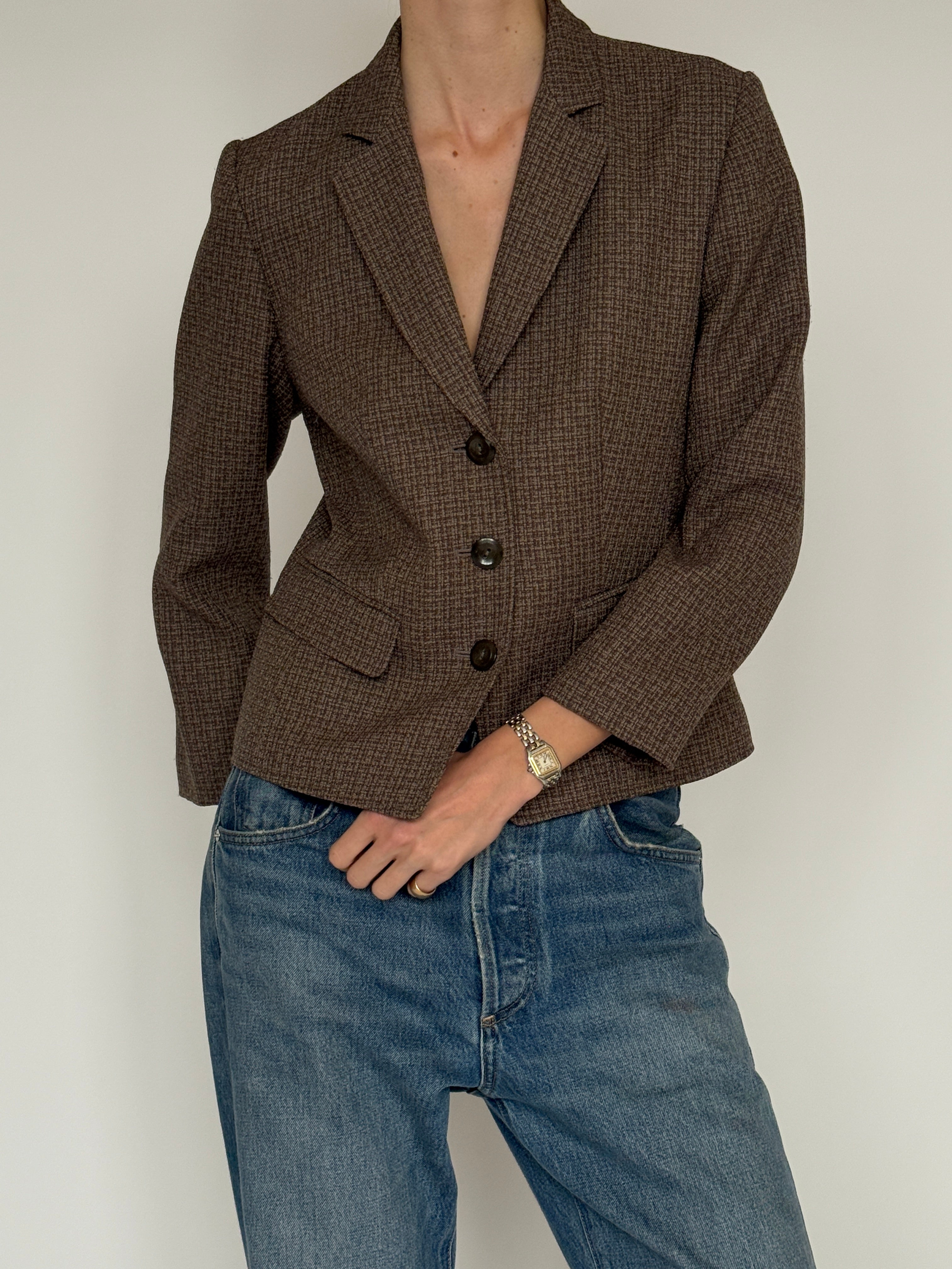 Vintage brown blazer three-button closure detail