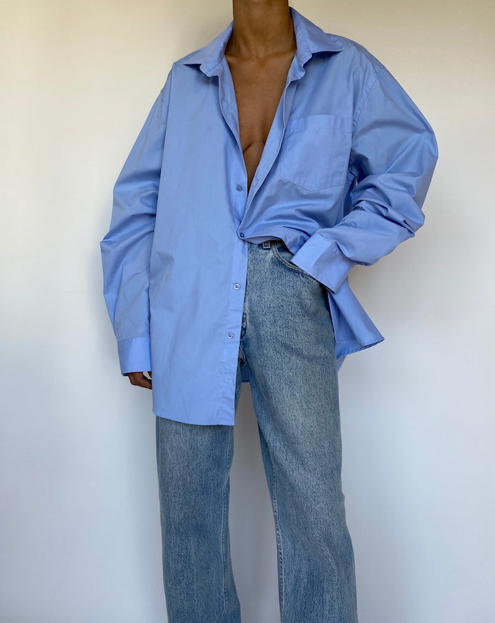 VINTAGE OVERSIZED LIGHT BLUE BUTTON DOWN SHIRT 3261