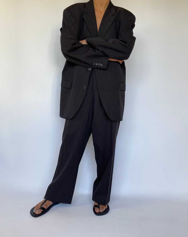 VINTAGE OVERSIZED GREY PINSTRIPED HUGO BOSS SUIT 3268