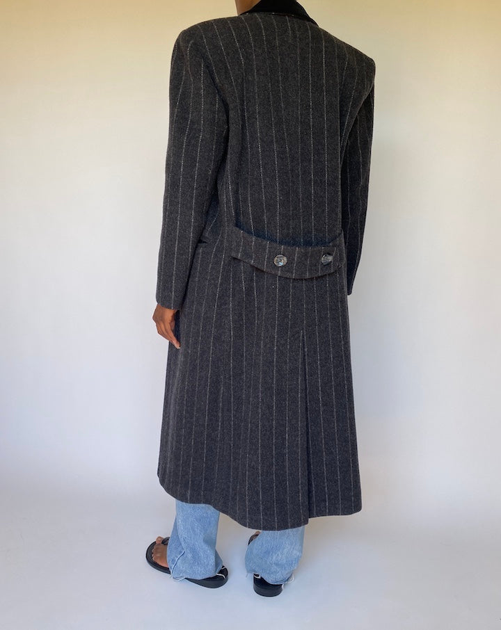 VINTAGE DARK GREY STRIPED LONG COAT WITH A VELVET COLLAR 3683