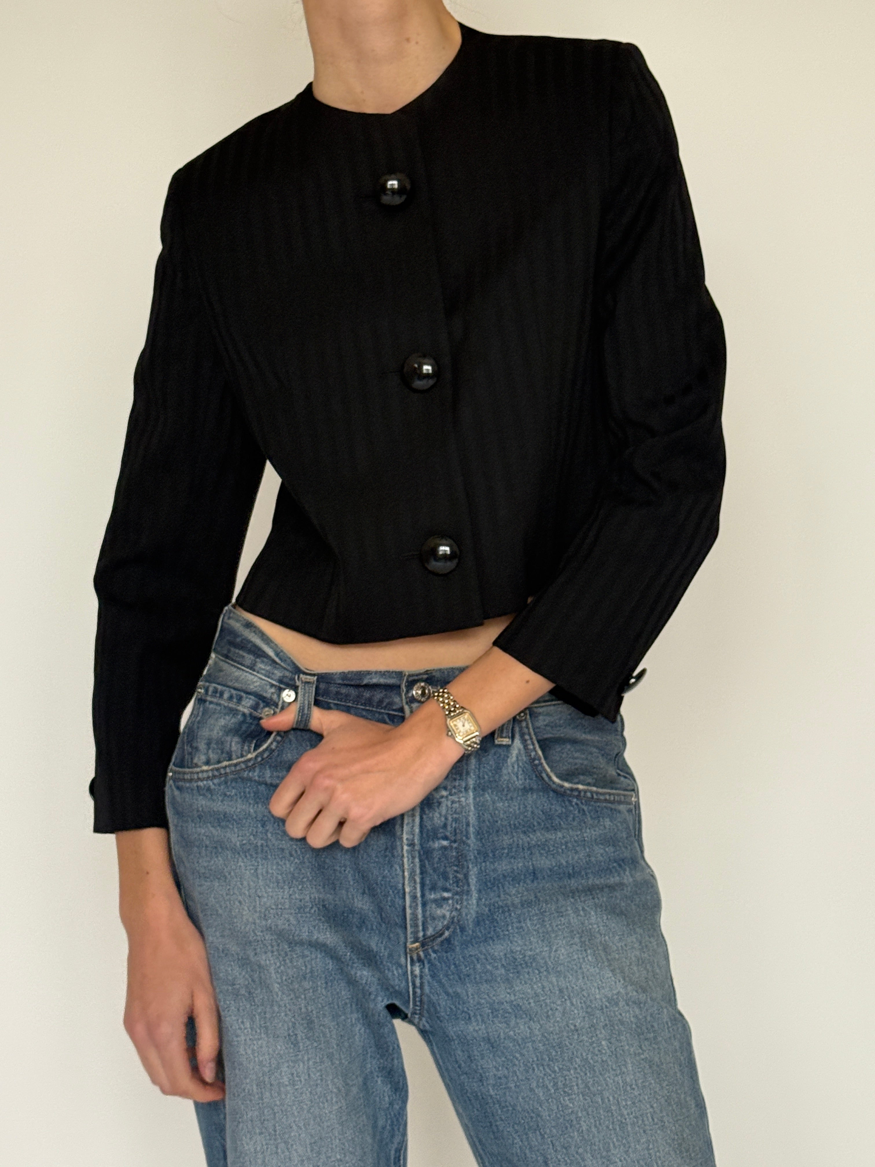 Vintage black cropped buttoned jacket front view