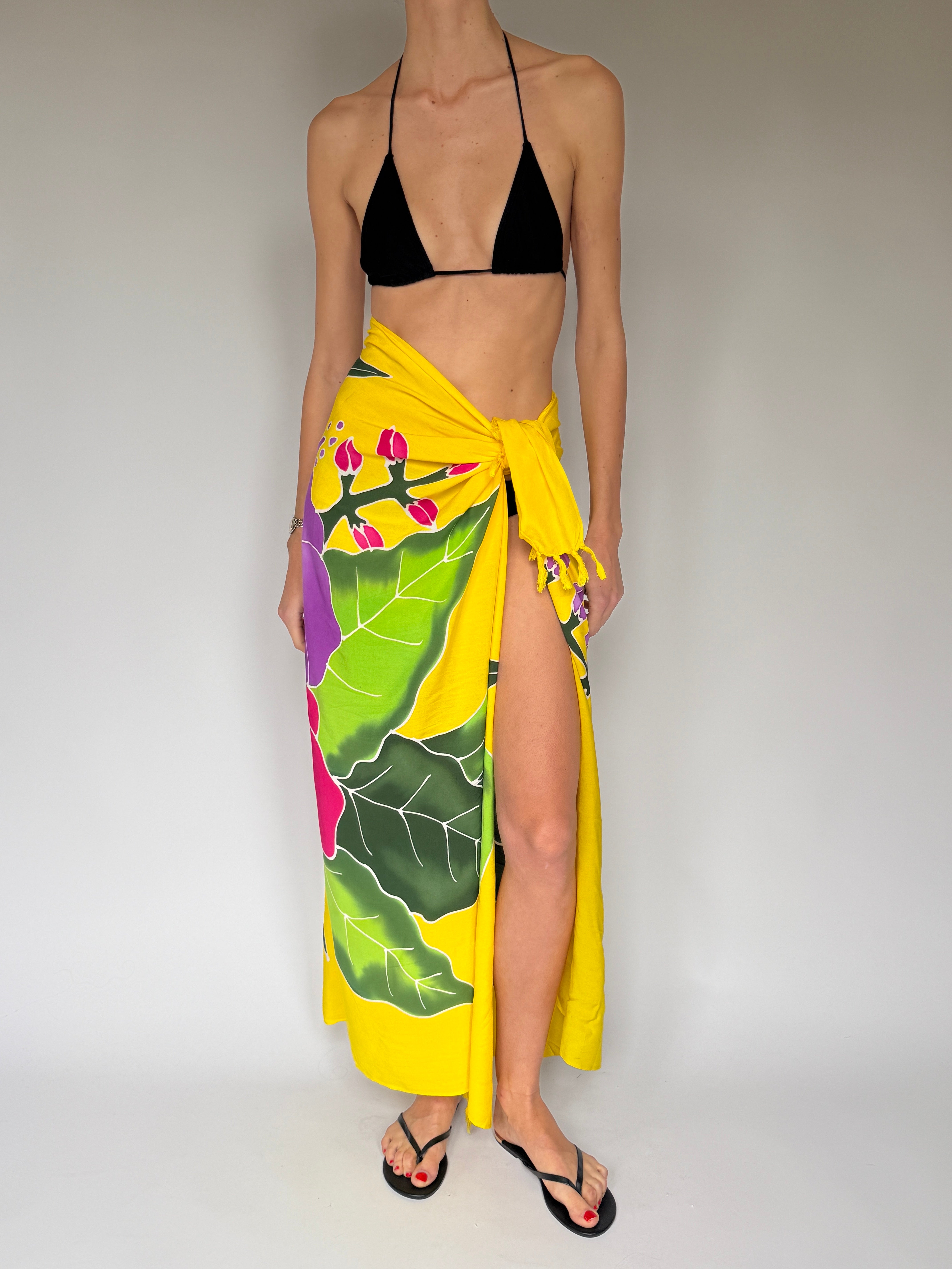 Vintage tropical yellow wrap sarong wrap styling detail