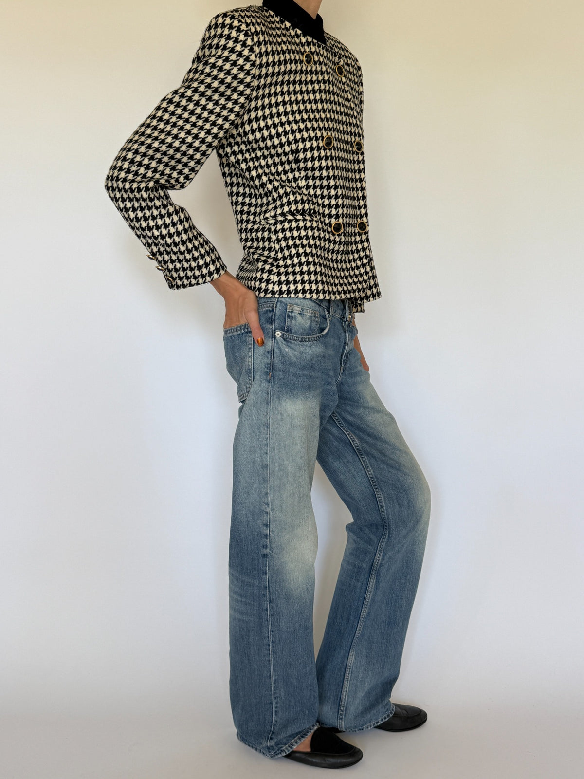 Vintage houndstooth wool blazer black and cream side view