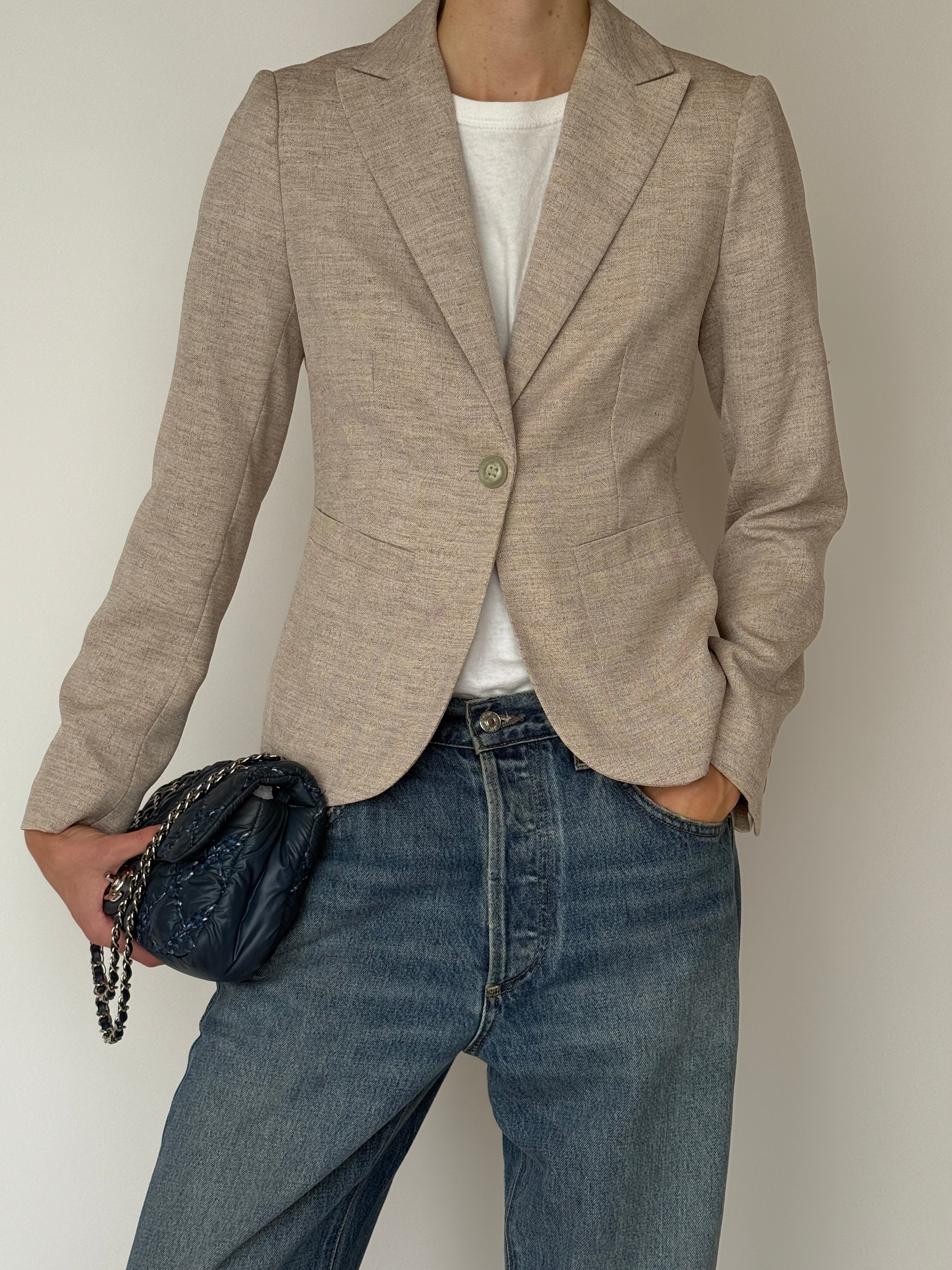 Vintage beige textured single button blazer lapel detail