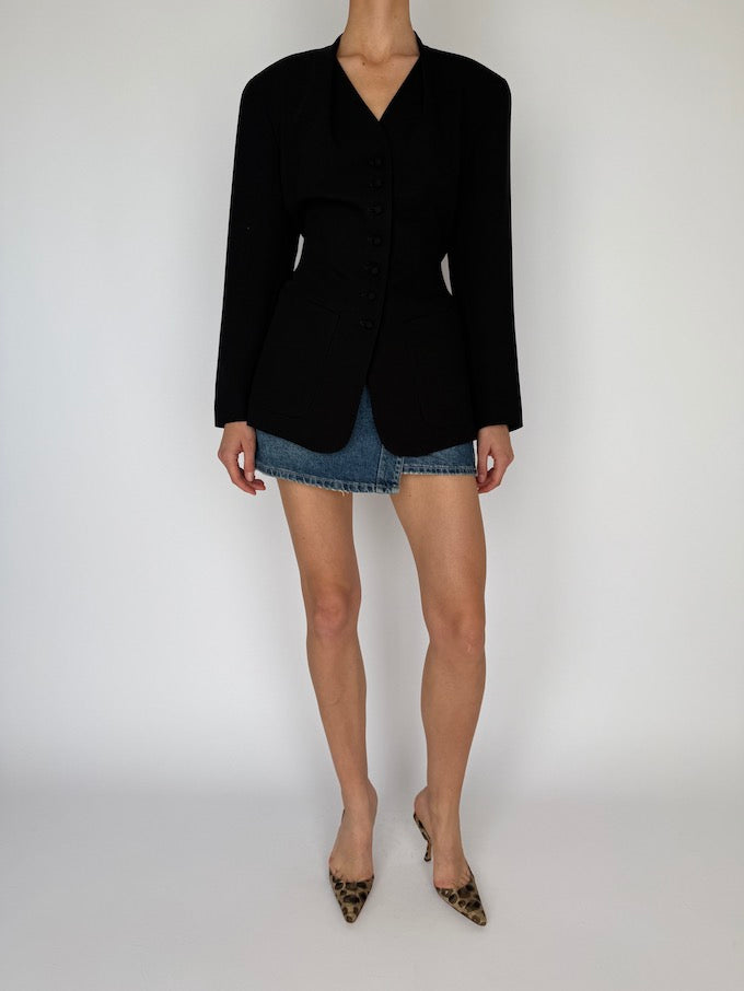 Vintage Structured Black Button-Up Blazer with a cinched Waist 6022