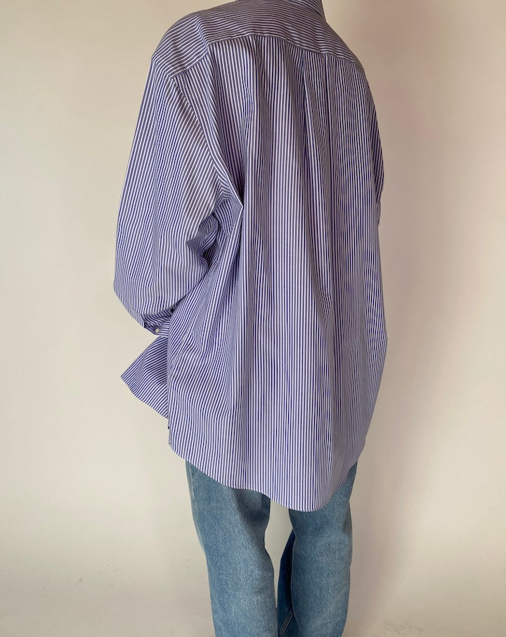 VINTAGE OVERSIZED BLUE AND WHITE PINSTRIPED SHIRT 4240