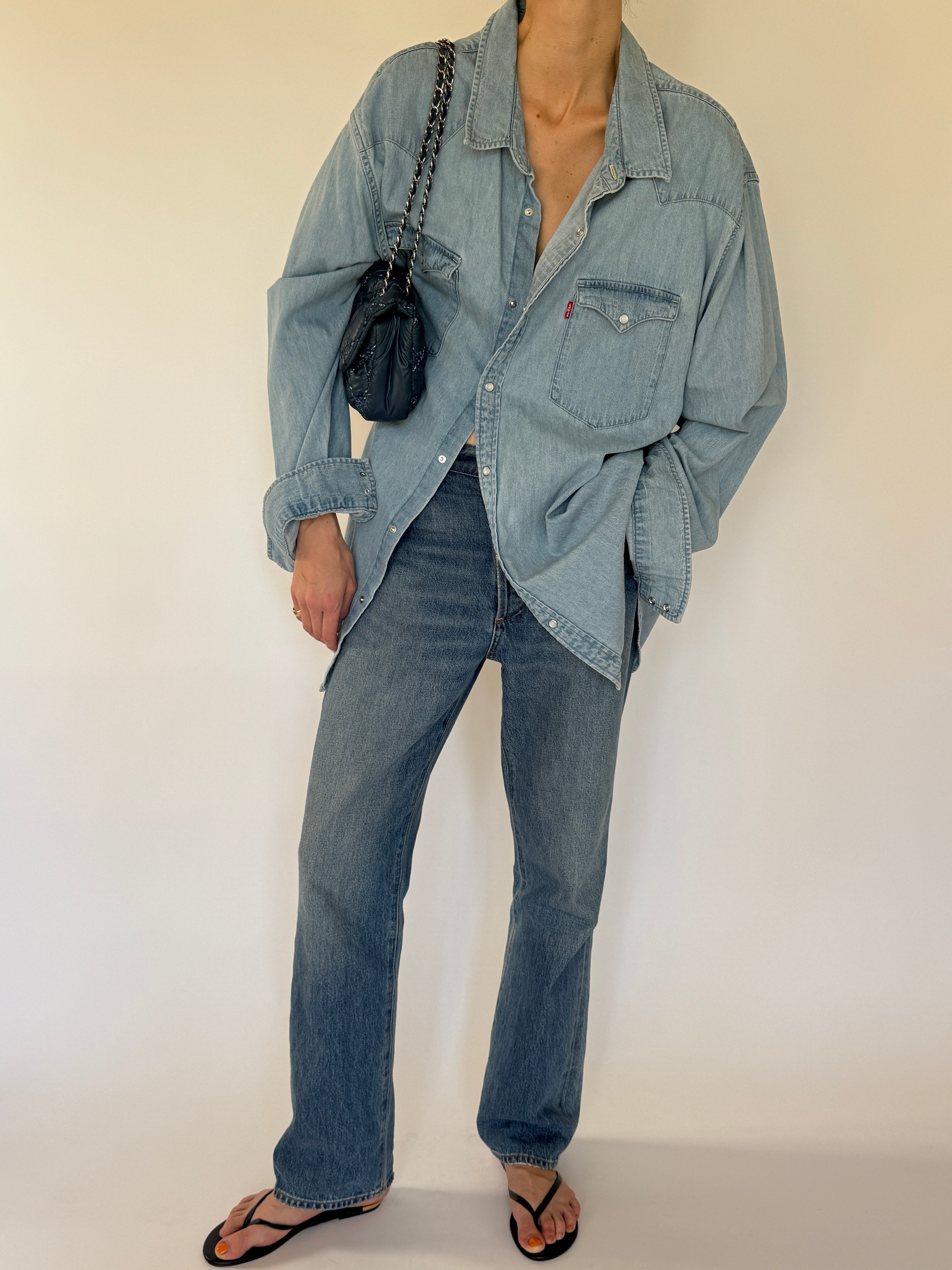 Vintage Levi’s oversized denim shirt blue full look