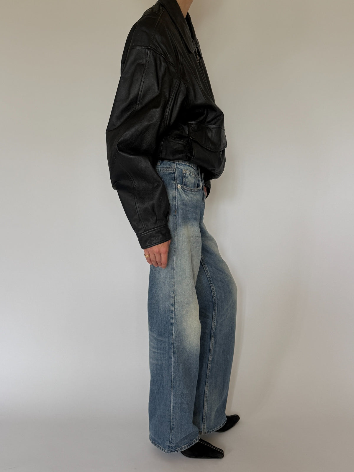 Vintage oversized leather bomber jacket black side profile
