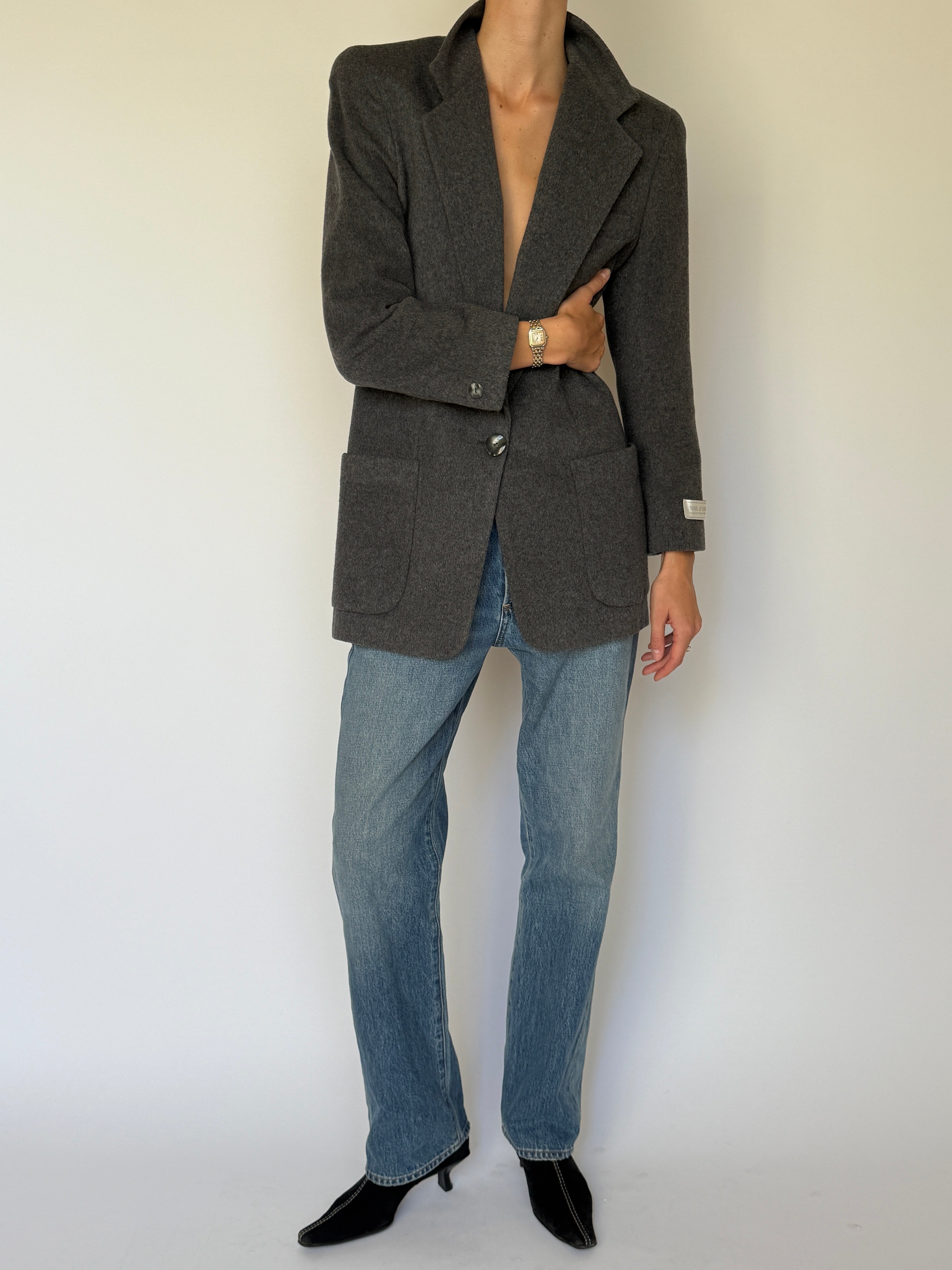 Vintage charcoal gray wool blazer witth single-button closure