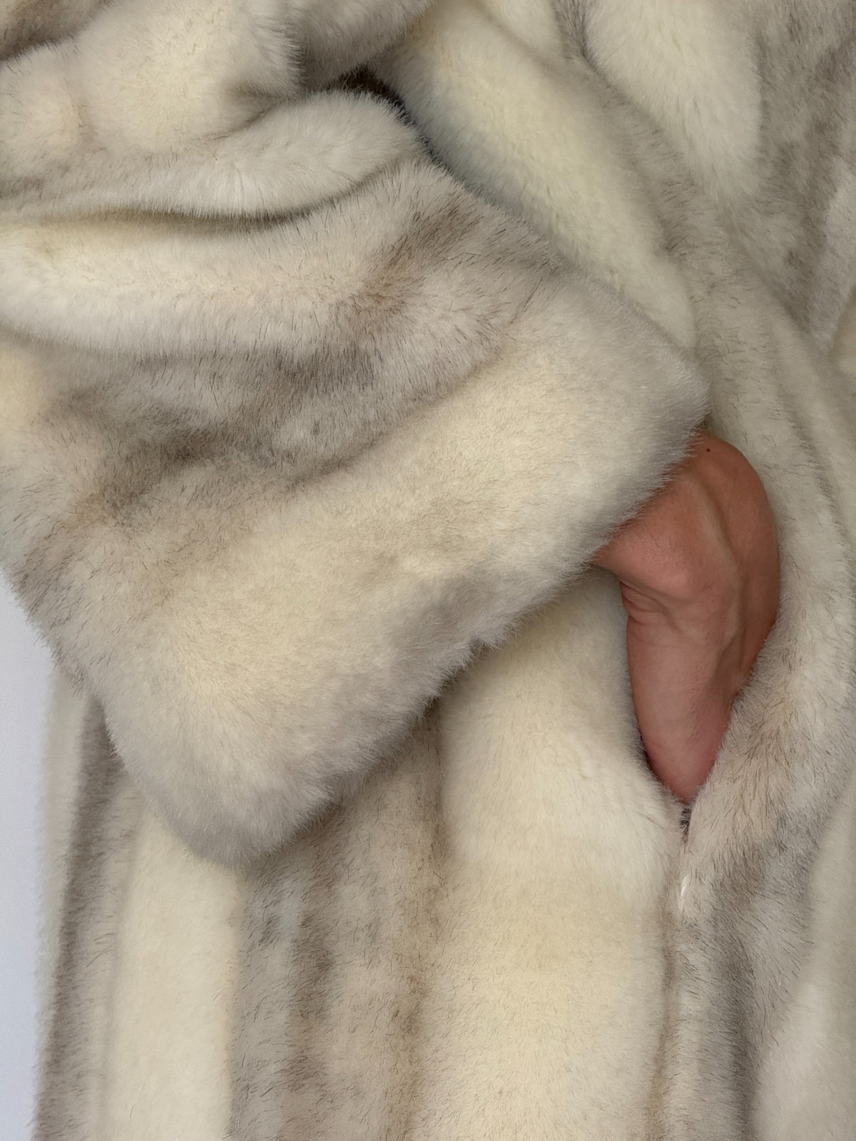 Vintage faux fur coat ivory and taupe pocket detail