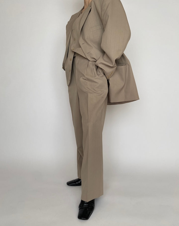 VINTAGE OVERSIZED BEIGE PINSTRIPED 3-PIECE SUIT 4696