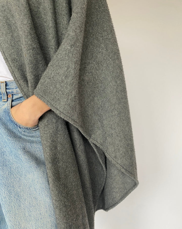 VINTAGE GREY OPEN PONCHO 4782