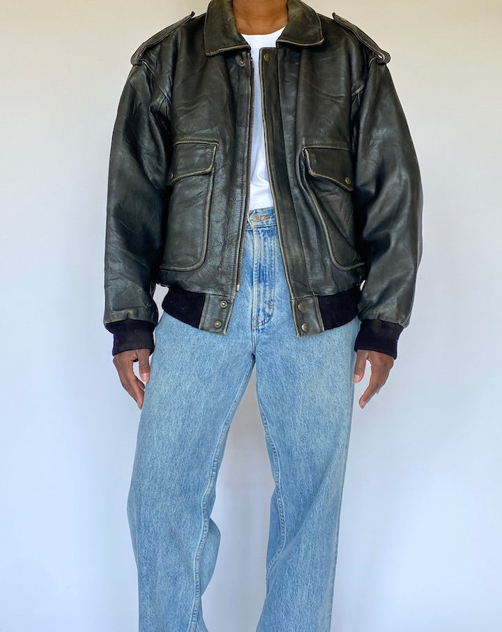 VINTAGE OVERSIZED BLACK BOMBER LIKE LEATHER JACKET 4993