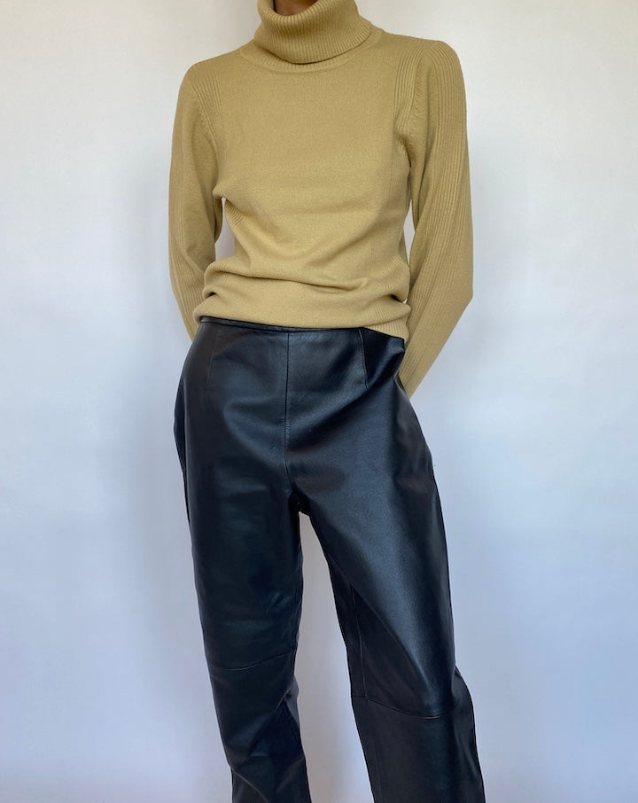 VINTAGE BEIGE TURTLENECK 557-3