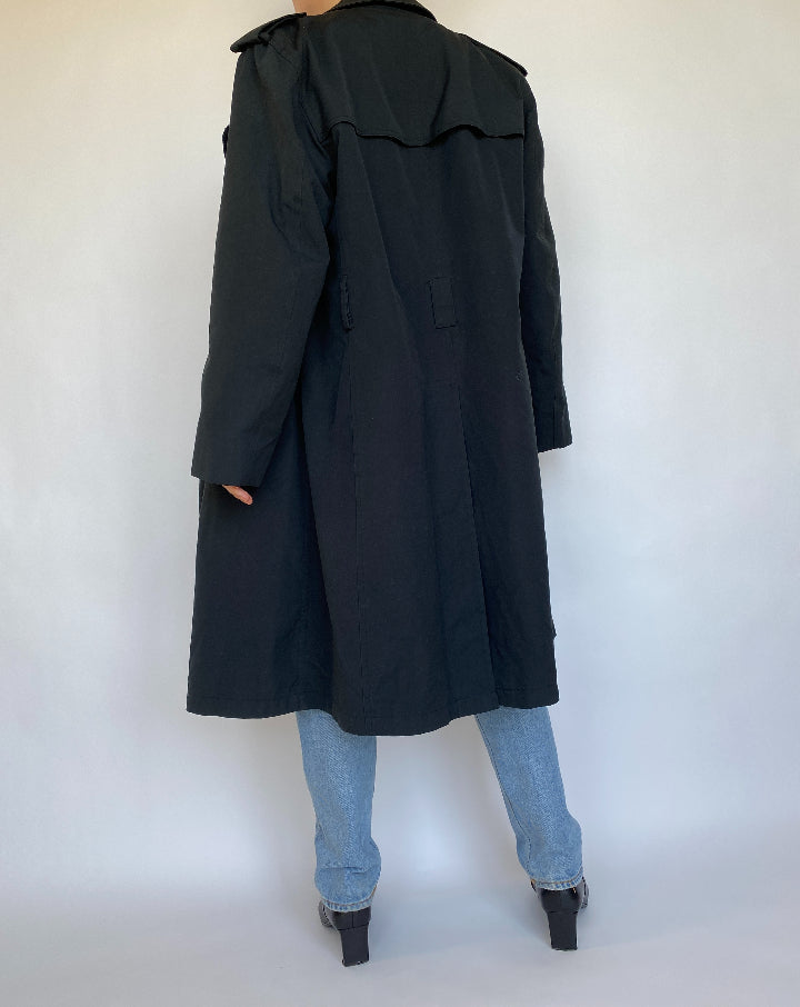 VINTAGE BLACK COAT 423-3