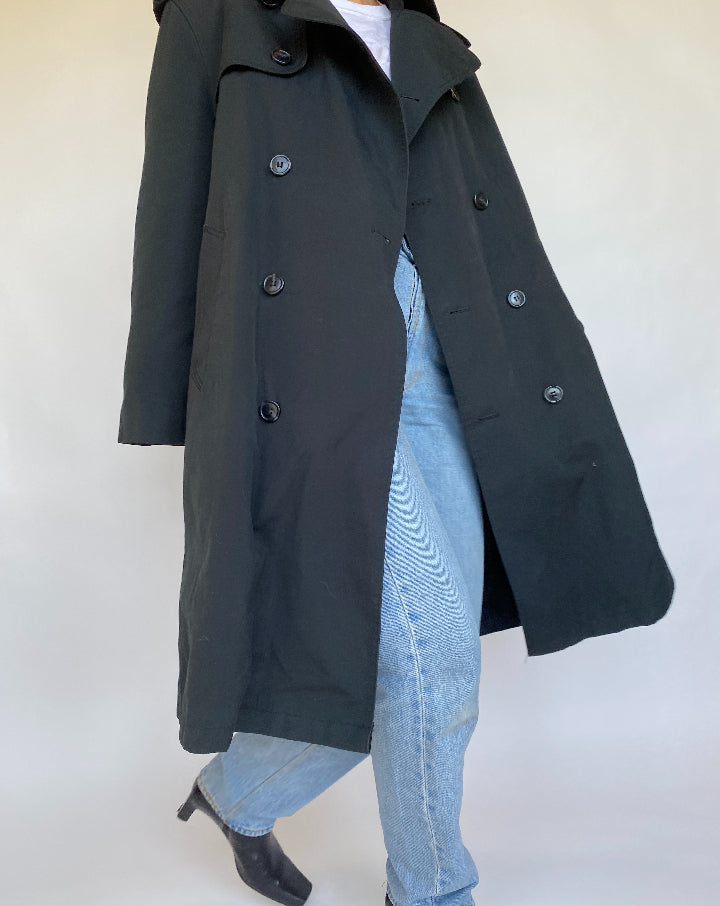 VINTAGE BLACK COAT 423-3