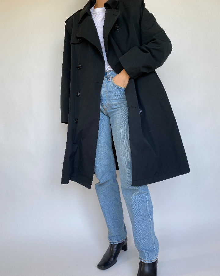 VINTAGE BLACK COAT 423-5