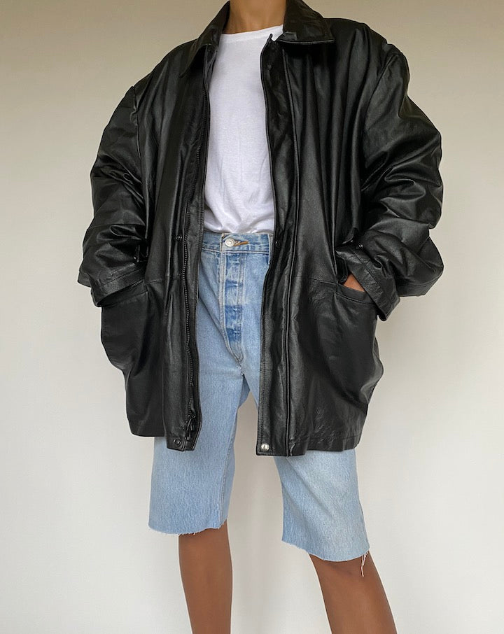VINTAGE OVERSIZED BLACK LEATHER JACKET 1010