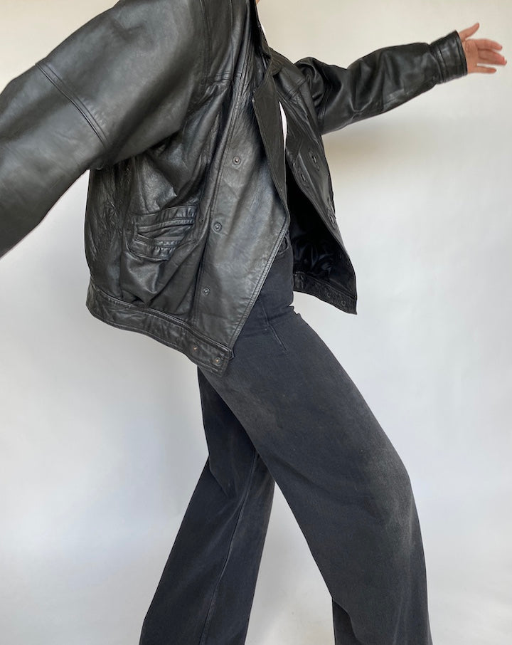 VINTAGE OVERSIZED BLACK LEATHER JACKET 456-4