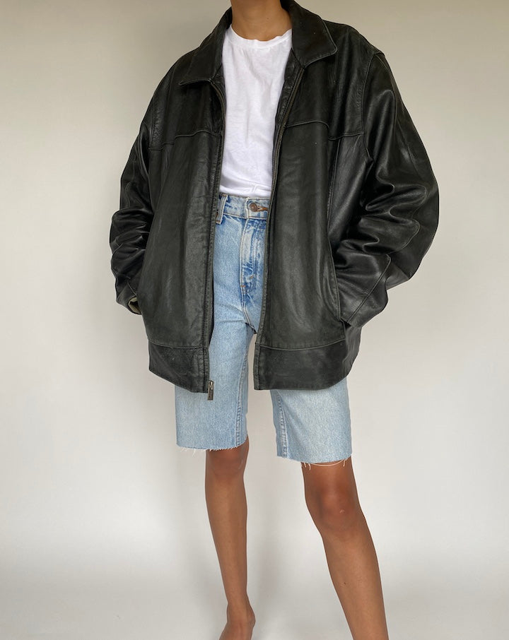 VINTAGE OVERSIZED BLACK LEATHER JACKET 830-3