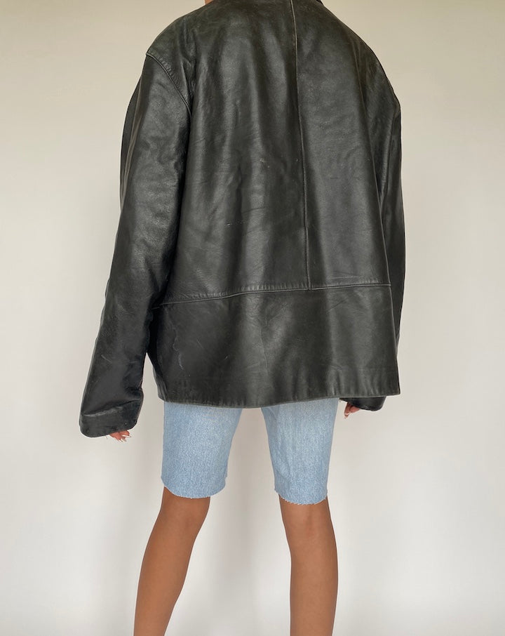 VINTAGE OVERSIZED BLACK LEATHER JACKET 830-4