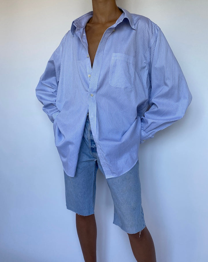 VINTAGE OVERSIZED BLUE AND WHITE STRIPED SHIRT 933-4