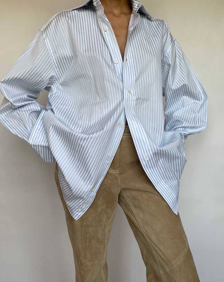 VINTAGE WHITE AND BLUE STRIPED SHIRT 590-4
