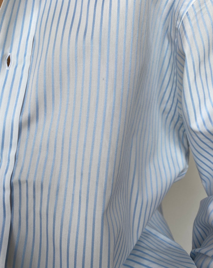 VINTAGE WHITE AND BLUE STRIPED SHIRT 590