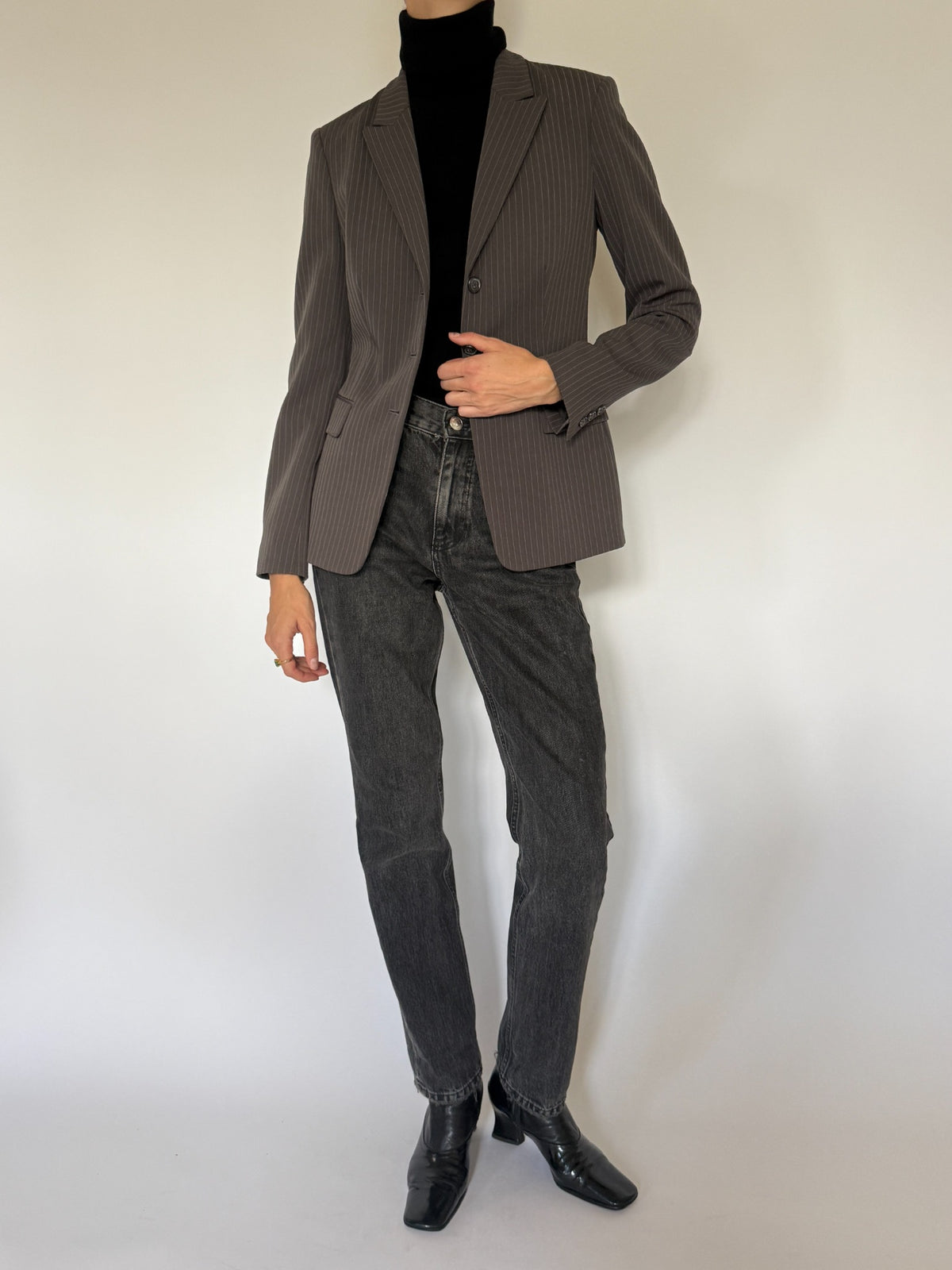 Vintage fitted pinstripe blazer in charcoal grey