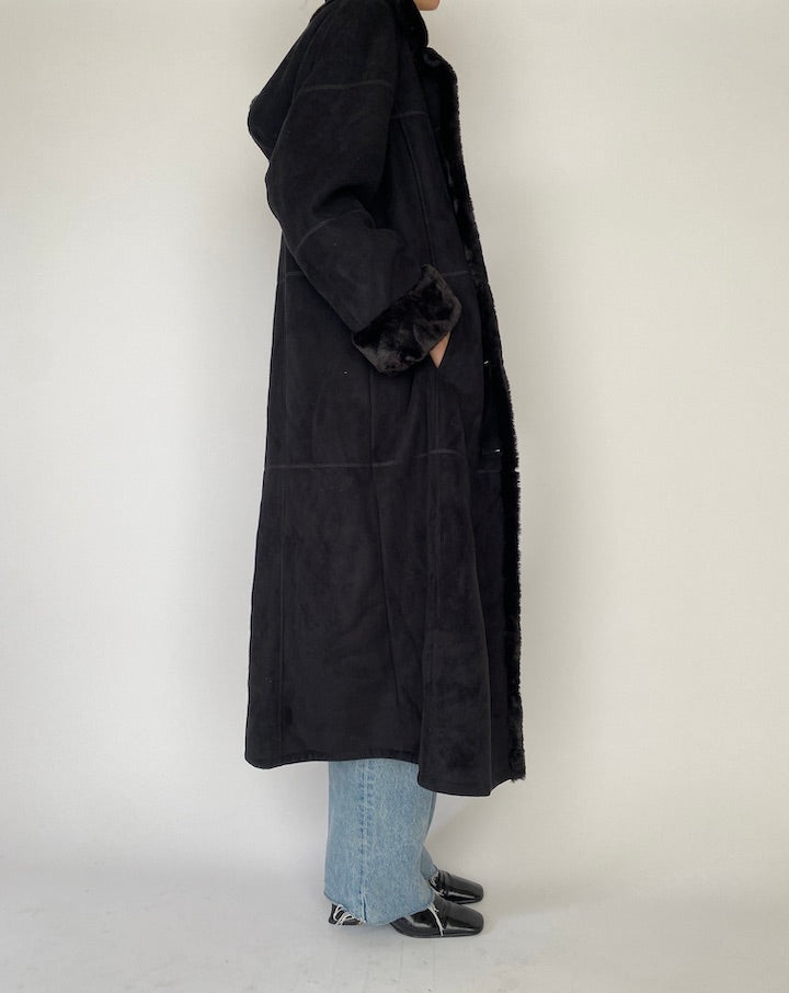 Vintage Long Black Coat with Faux Fur Lining 5288