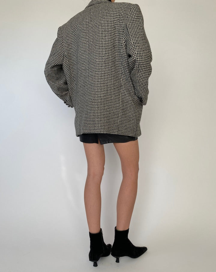 Vintage Oversized Black and White Houndstooth Blazer 5265