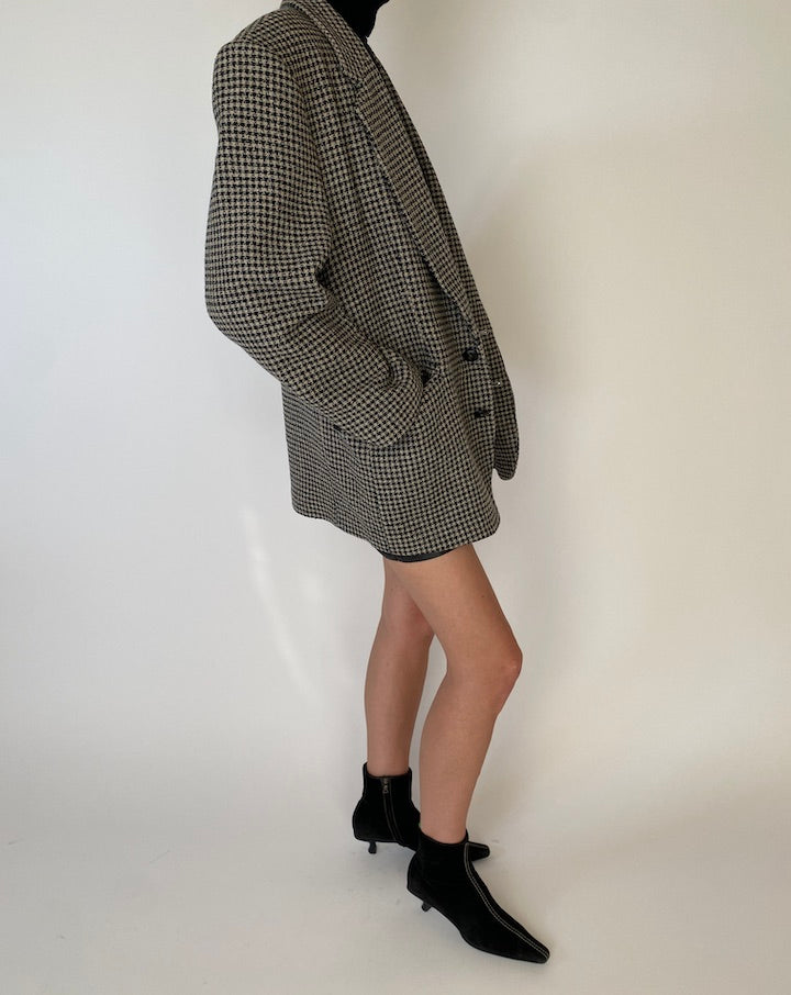 Vintage Oversized Black and White Houndstooth Blazer 5265